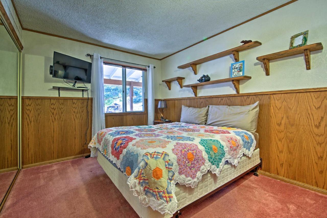 Cozy Big Bear Home With Yard And Patio -5 Mins To Lake! Big Bear City Bagian luar foto